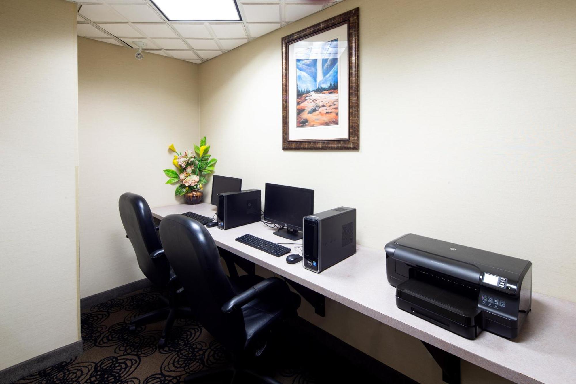 Holiday Inn Express Hotel & Suites Edson By Ihg Ngoại thất bức ảnh