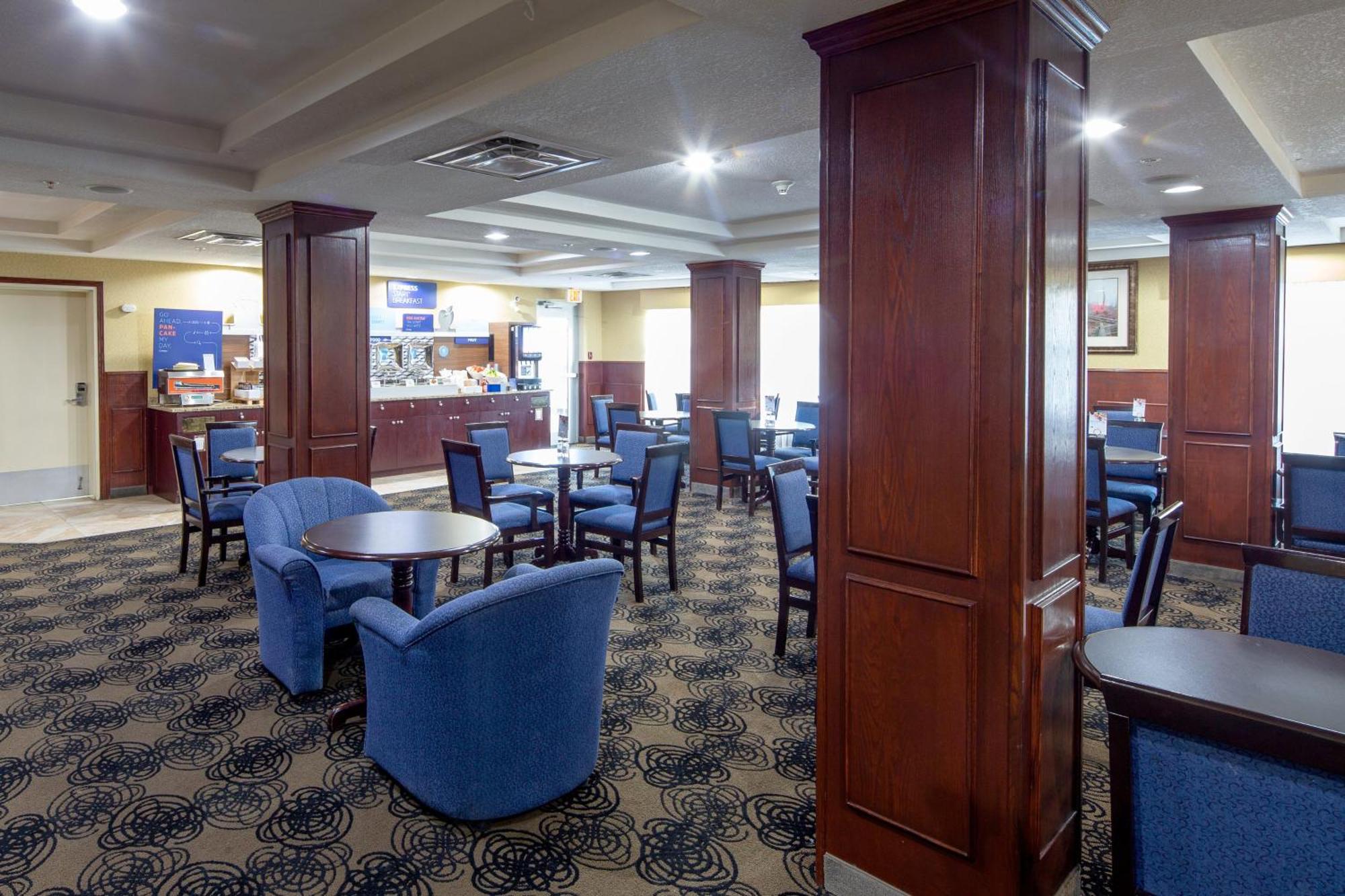 Holiday Inn Express Hotel & Suites Edson By Ihg Ngoại thất bức ảnh