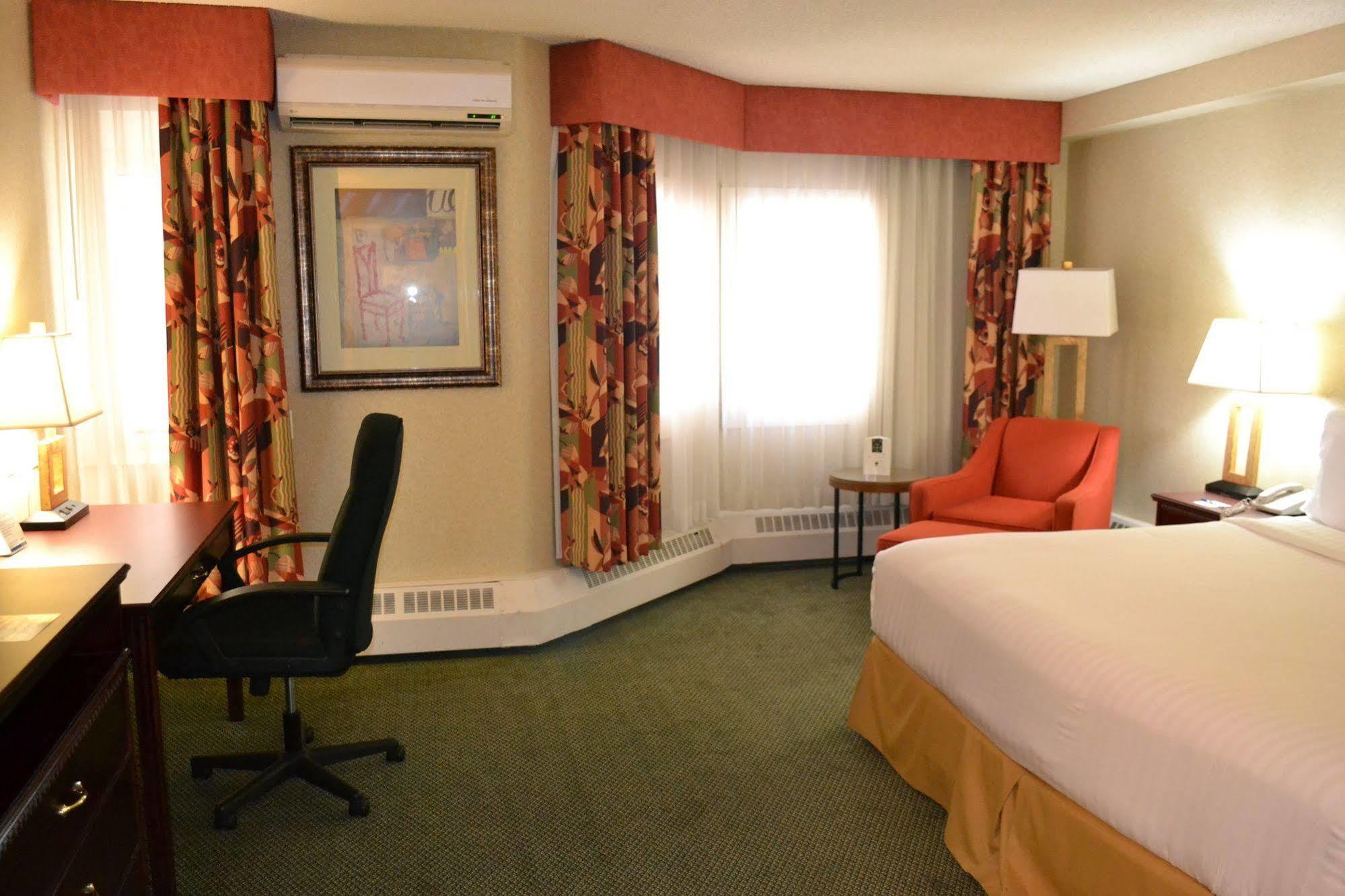 Holiday Inn Express Hotel & Suites Edson By Ihg Ngoại thất bức ảnh