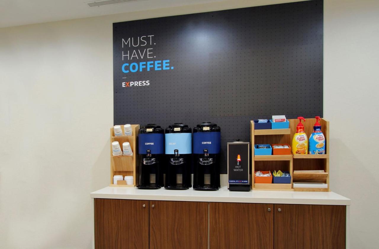 Holiday Inn Express Hotel & Suites Edson By Ihg Ngoại thất bức ảnh