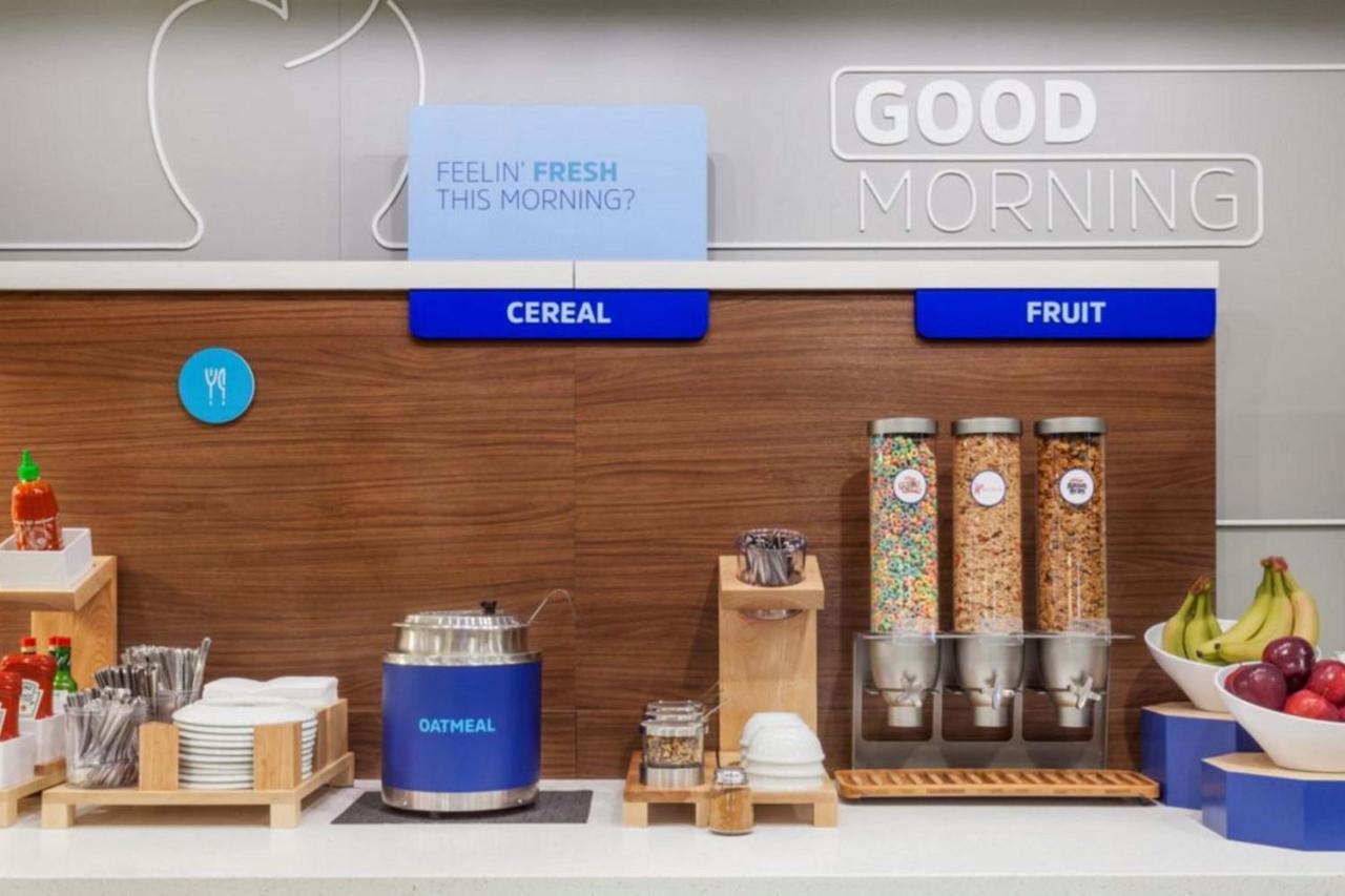 Holiday Inn Express Hotel & Suites Edson By Ihg Ngoại thất bức ảnh